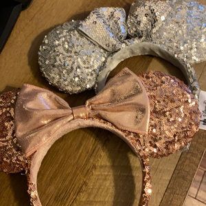 Lot of 2 Disney Parks sequin Minnie ears silver & rose gold